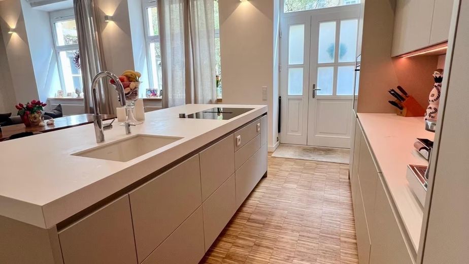 Urbaner Rückzugsort in Haidhausen, Hochwertiges Design-Loft mit separatem Cityoffice – Designerküche mit eig. Eingang