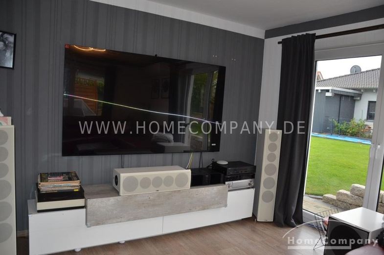 Casa molto bella e confortevole con giardino, terreno di circa 800 mq e doppio posto auto coperto – b10a58df626bda70e5ebc7ac5f0956f060bdc47d.jpg