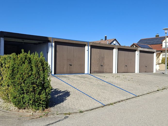Sehr gepflegte 3-Zimmer-Wohnung mit Balkon, großem Kellerraum und Garage in ruhiger Wohnlage – Garage