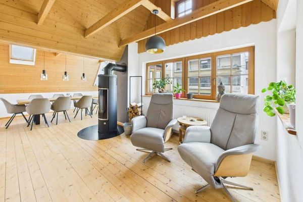 Großes Einfamilienhaus mit Dachterrasse und Werkstatt/Hobbyraum in Nellingen
