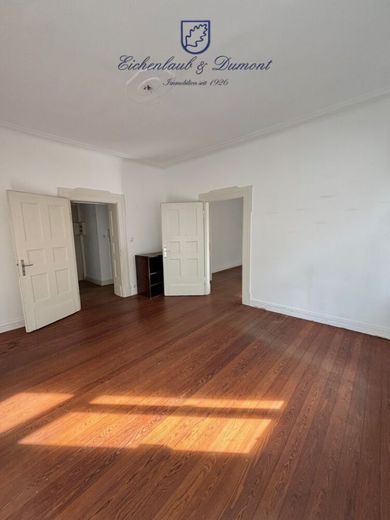 Gepflegte 4-ZKB Altbauwohnung mit Balkon im Regierungsviertel – Ansicht Raum 2
