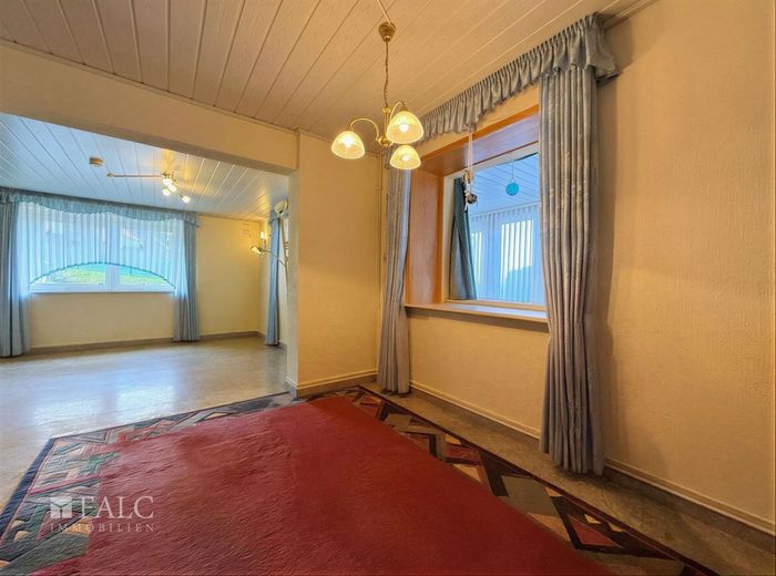 ***Blick auf die Burg Plesse - Haus mit Doppelgarage und üppiger Terrasse in Eddigehausen*** – Esszimmer EG