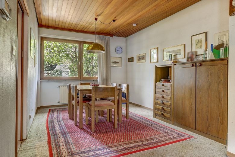 Freistehendes Haus mit Naturgarten (Biotop) und Dachgarten – Esszimmer