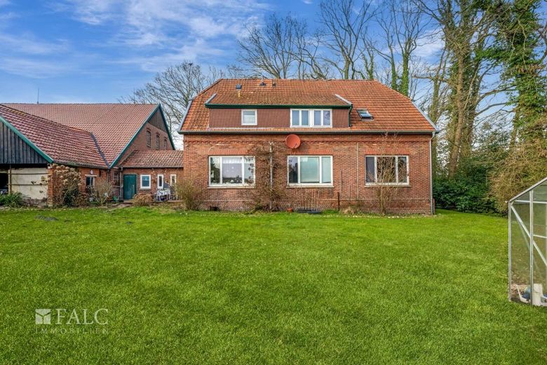 Resthof mit Scheune und über 10.000 m² Grundstück - attraktives Entwicklungspotenzial in Wiefelstede – Außenansicht
