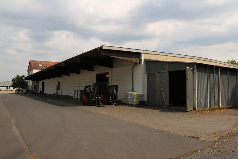 Gefahrguthalle mit Anbau
