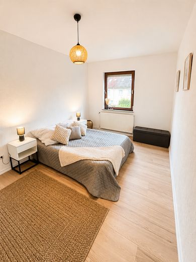 Renovated terraced house, new heating system, PV, no commission! – Photo 9