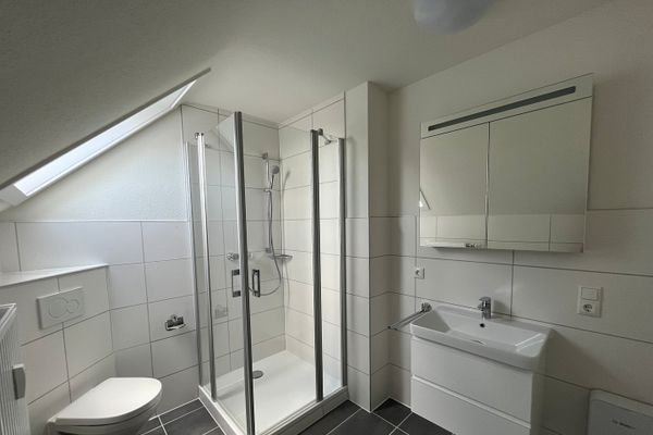 Nowoczesne mieszkanie 2-pokojowe z kuchnią i łazienką oraz nową kuchnią zabudowaną (w pobliżu Koblencji)