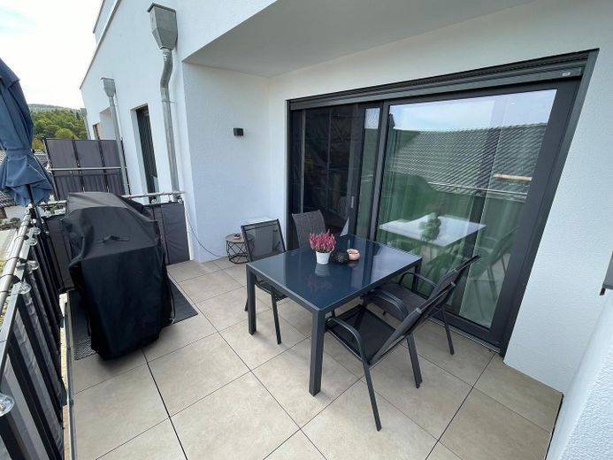 Abitare moderno in una nuova costruzione KfW-40 – disposizione open space e due camere da letto – Balkon 