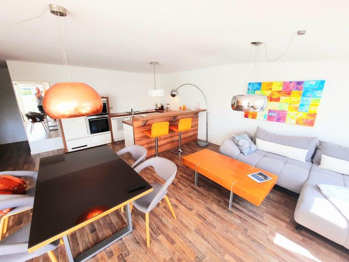 Top Lage in Rotherbaum !!! Traumhaftes Penthouse, 84 m" Grundfläche!, in ruhigem Jugendstilvilla – Blick auf offene Küche