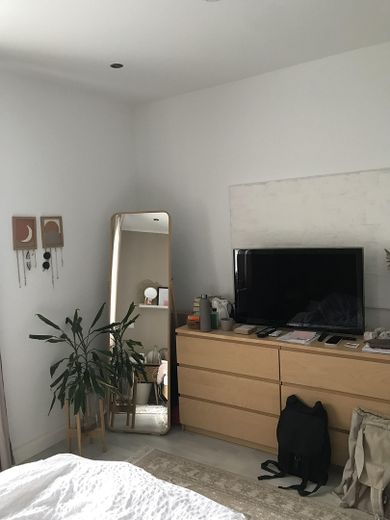 Charmantes Hinterhaus in zentraler Lage mit Stellplatz – ideal für Paar oder Zweier-WG – Schlafzimmer 1