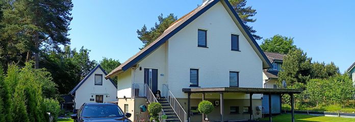 Haus mit Nebengebäude