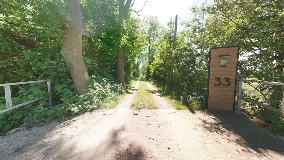 Historisches Landhaus in nahezu einzigartiger Alleinlage 
8.763 m² Grundstück | Energieklasse A – Zufahrt über eine eigene Brücke