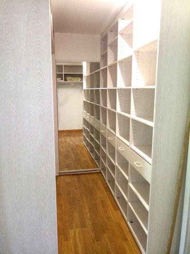 Habiter de façon idyllique dans l'Allgäu – spacieux appartement mansardé avec vue de rêve – Begehbarer Kleiderschrank