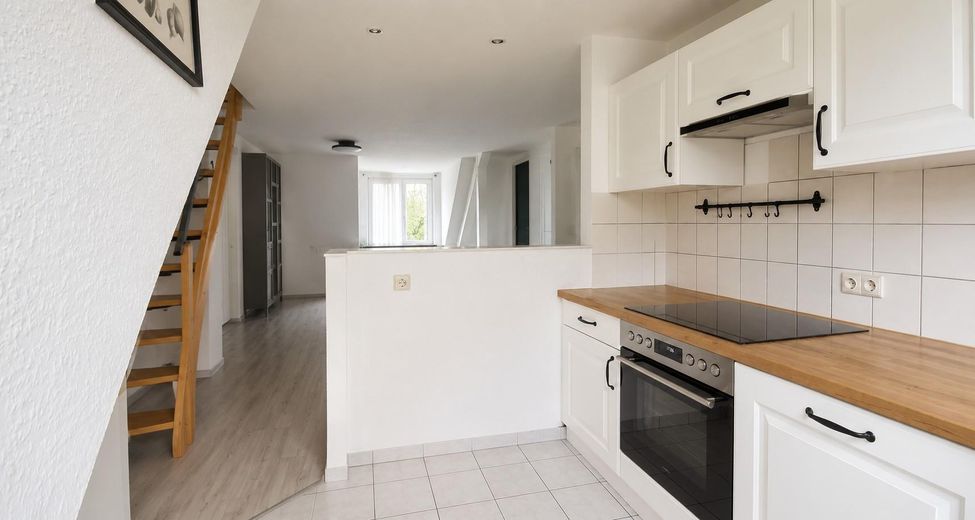 Renovated studio apartment with pointed gable and good university connections – Küchenbereich