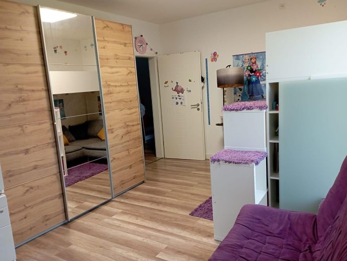 Bahçeli, havuzlu ve şömineli, sakin konumda geniş, mobilyalı ikiz ev - HH-Eidelstedt – OG-Schlafzimmer 2