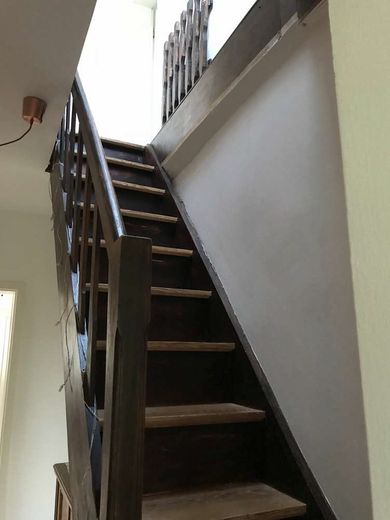 Vermietetes Reihenendhaus | *provisionsfrei* | 800m zur Ostsee | Niendorf/Hohenkirchen – Treppe ins OG