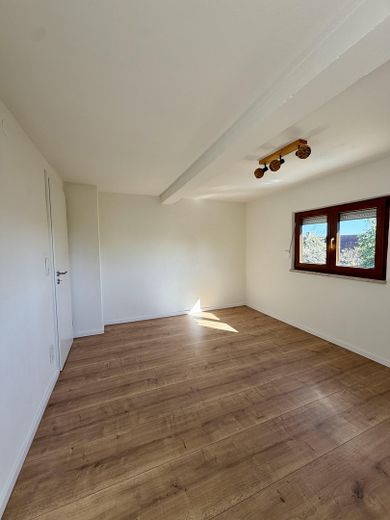 منزل شبه منفصل مُجدّد بحديقة – 100 م² مساحة سكنية، مرآب في تسيرندورف – Kinderzimmer im 1. OG
