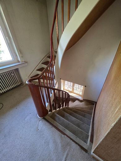 Freistehendes Dornröschen in toller Lage (von privat) – Treppenhaus Obergeschoss