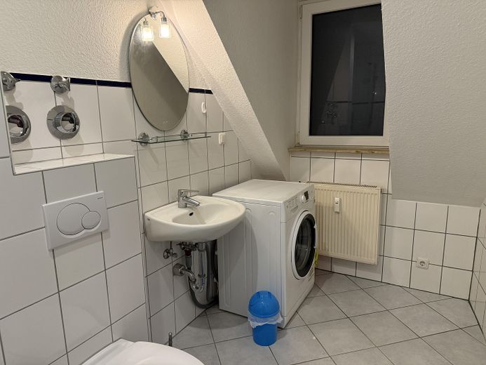 Möblierte 2 Zimmer-Wohnung in zentraler Lage in Frankfurt sachsenhausen – Bad