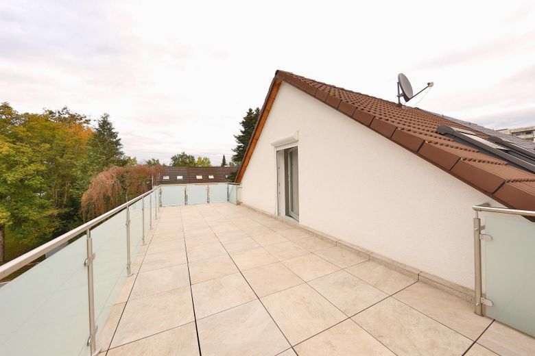 Großzügiges Reiheneckhaus mit ca. 205 m² Wohnfläche & großem Garten – provisionsfrei – Großzügige Dachterrasse