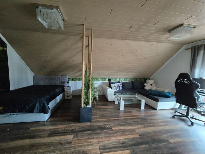 Großzügiges Zweifamilienhaus in ruhiger Feldrandlage mit Sommergarten, Balkon, Terrasse & Garage – Foto 16