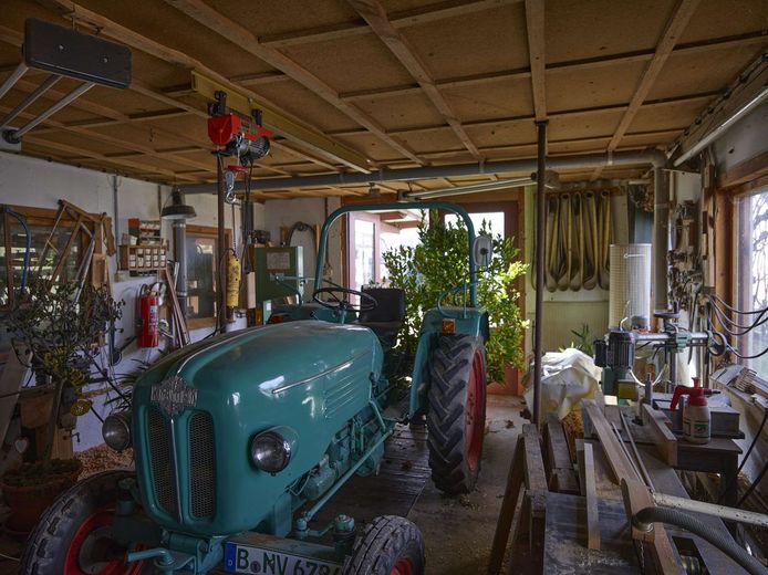 Haus mit 5 Zimmern, Wintergarten und vieles mehr – Garage mit Werkstatt
