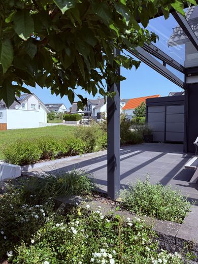 reserviert - Freistehendes Einfamilienhaus in Bestlage von Hbg-Kayh – Feldrandlage, A+, Wärmepumpe – Rückseite Carport