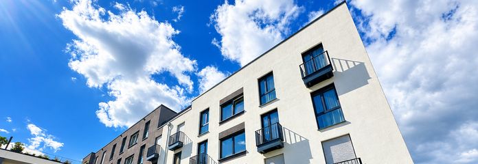 Appartement moderne et haut de gamme de 4 pièces avec jardin - sans commission – Gebäude