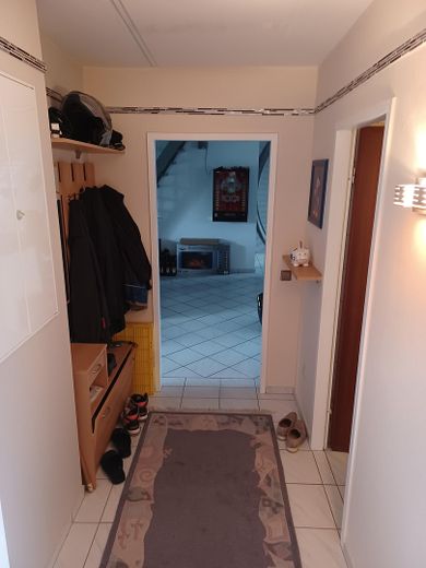 Klimatisierte mod.lichtdurchfl.DG-Whg. Pelleto+PV-Anlage,unverb.FERNSICHT+3-Fachvergl. – Flur