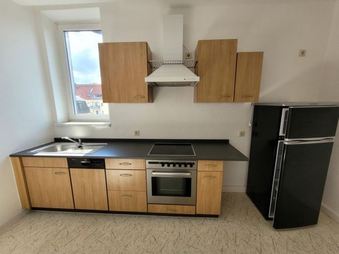 + + +Dachgeschoss mit großer Küche + + + – Foto 1