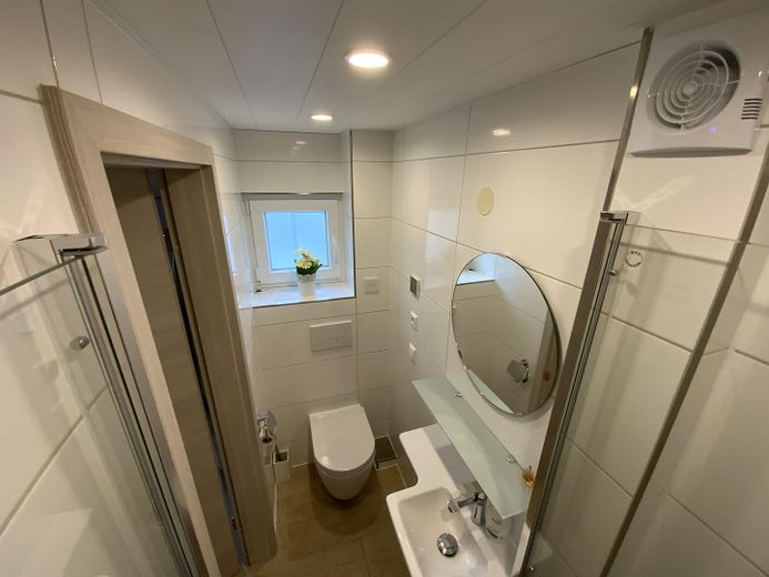 Einziehen, loskochen & wohlfühlen: Modernisiertes XL-Haus mit Traumküche, Komfort-Garage & Garten – Gäste-WC 02
