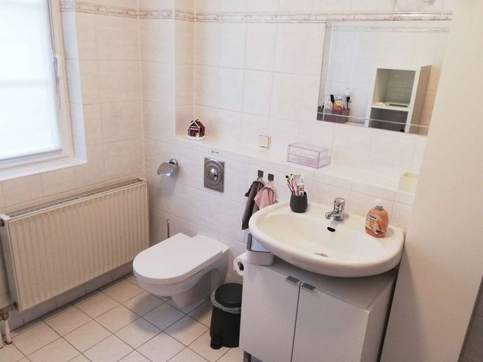 Komfortowe mieszkanie własnościowe w topowej lokalizacji w Falkensee – modernes Bad mit WC und Waschbecken