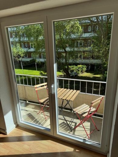 Appartamento di 2 locali, 51 mq | Eimsbüttel | disponibile subito – Wohnzimmer Balkon Tür zu