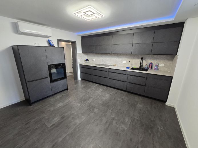 Einfamilienhaus mit kernsanierter Einliegerwohnung, Pool und Garage in Lustadt – Einliegerwohnung Küche