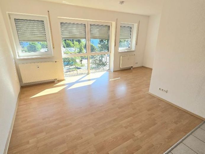 Tolle 1-Raum-Wohnung mit Lift und Außenjalousien (Stellplatz möglich) – फोटो 1