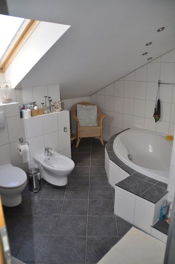 Kindenheim'de geniş, ışık dolu dubleks daire – Foto 9