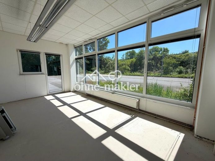 Bedrijfshal met kantoorruimte in Minden – direct beschikbaar/optimale bereikbaarheid (Kruising B428/B65) – Foto 1