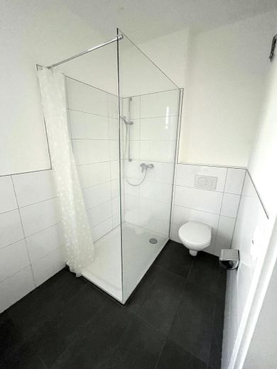 Moderne 3-Zimmer-Wohnung in Ismaning – ideal für Paare, Wohngemeinschaften oder Familien – Bad