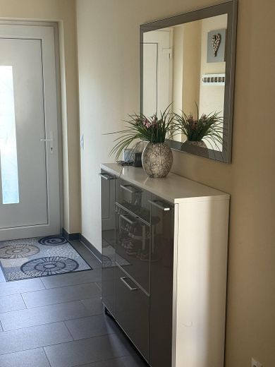 Modernes Reihenmittelhaus, Baujahr 2016, ruhig gelegen in Toplage von Ahrensburg – PROVISIONSFREI! – Flur EG