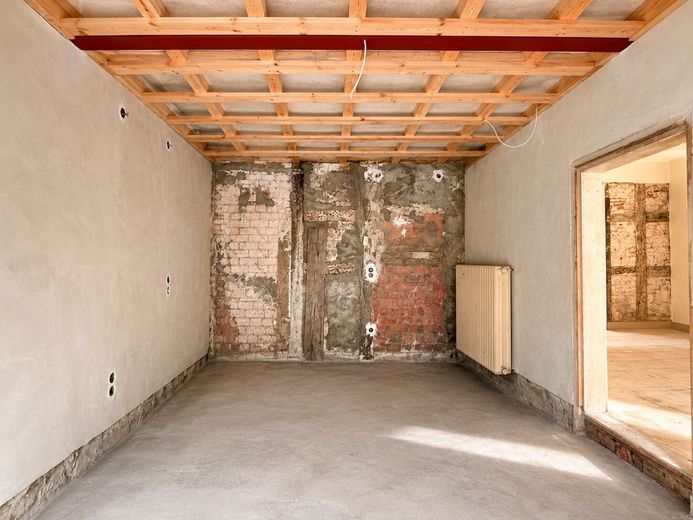 Historisches Wohn- und Geschäftshaus (teilsaniert) - außergewöhnliches Potenzial im Herzen Eberns – EG Zimmer 1