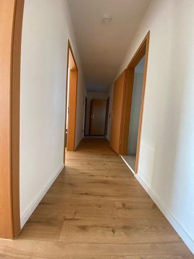 Renovierte Dachgeschosswohnung in ruhiger Lage – Foto 1