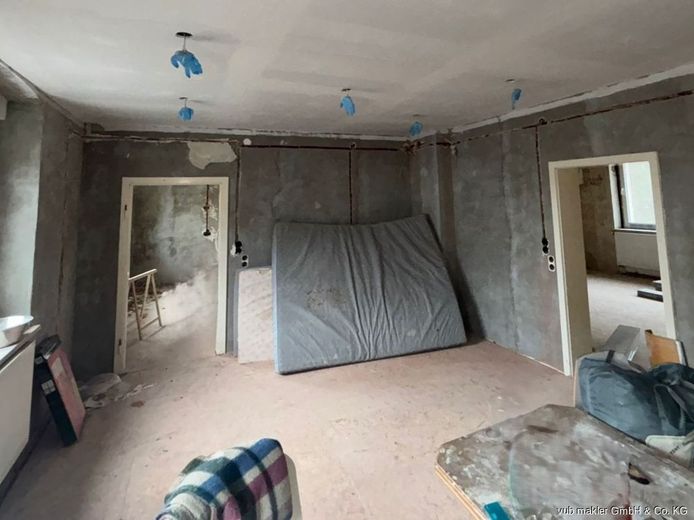 Haus mit Entwicklungsmöglichkeiten bietet  Potenzial für Investoren, Familien oder handwerklich versierte Käufer – VUB0002214-11