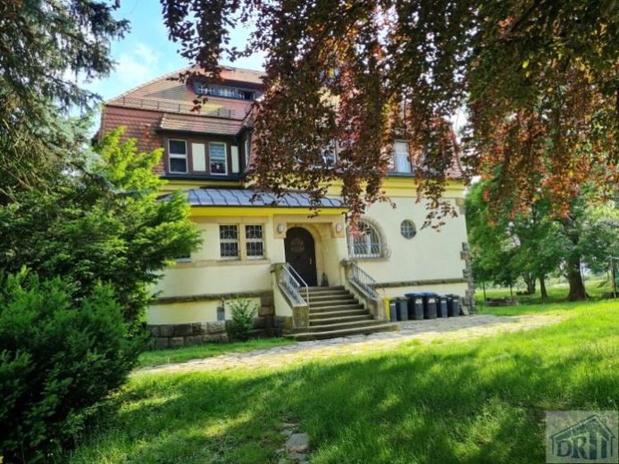 Single Wohnung in einer Villa umgeben von Grün. – Foto 1