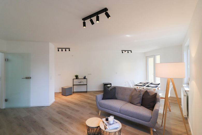 Appartamento completamente ristrutturato con cucina componibile, due terrazze ed esposizione a sud, da privato – Wohnzimmer, offene Küche