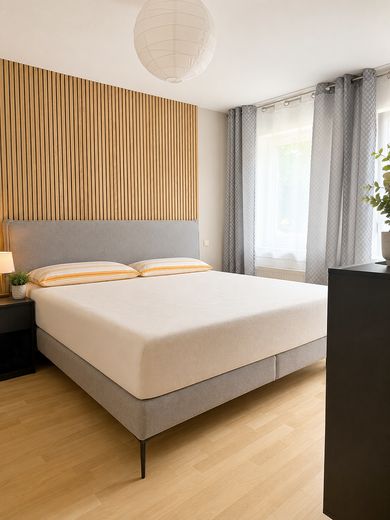 Attractif investissement locatif ou résidence principale – appartement 2 pièces, 1er étage, balcon, parking souterrain, libre d’occupation, à Kehl – Schlafzimmer
