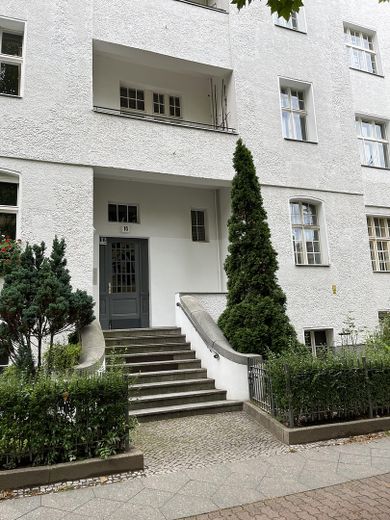 Hauseingang Hochparterre re