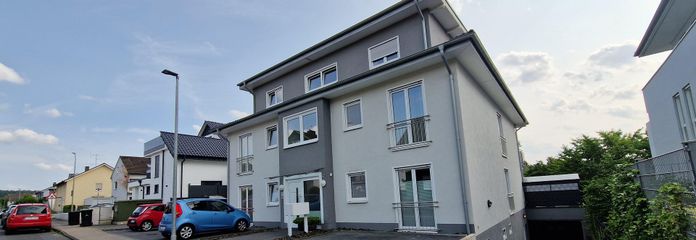 Außenansicht mit Tiefgarage