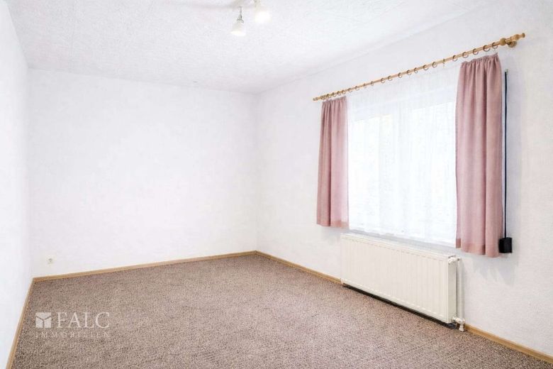 Gepflegter Bungalow auf großzügigem Grundstück - FALC Immobilien – Schlafzimmer
