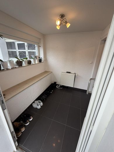 1–2 Familienhaus mit ca.300 m² Wfl.auf großzügigem 1.050-m²-Grundstück–ideal für Wohnen und Arbeiten – Hauseingang Windfang