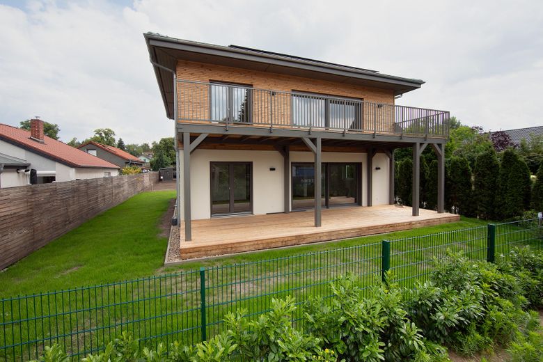 Große Terrasse und Balkon